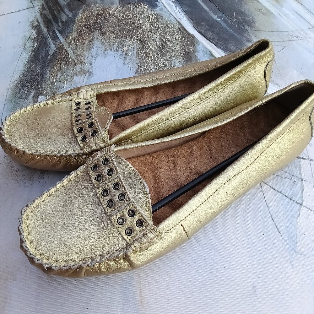 Women's leather flat shoes